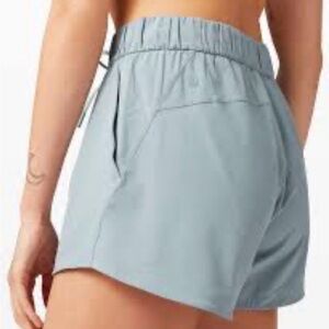 Lululemon Stroll at Sundown Short 3"
Blue Cast- size 2